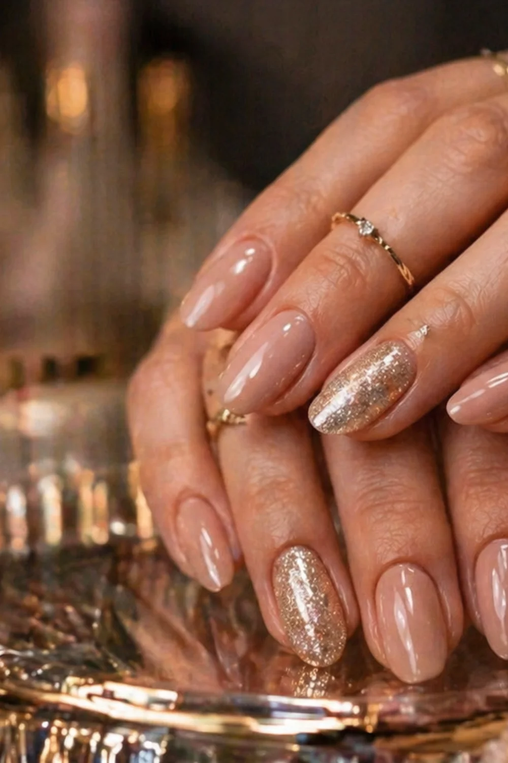 pin vertical de uñas verano con manicura elegante